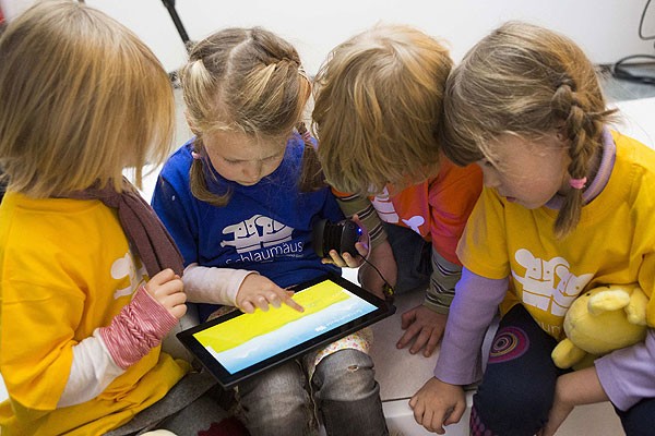 La luz de las tablets aumenta la muerte de células de la retina en un 23 por ciento | Tecno