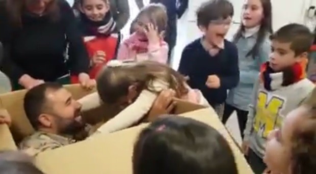 #EsViral La conmovedora "caja sorpresa" a una niña el día de su cumpleaños | Redes