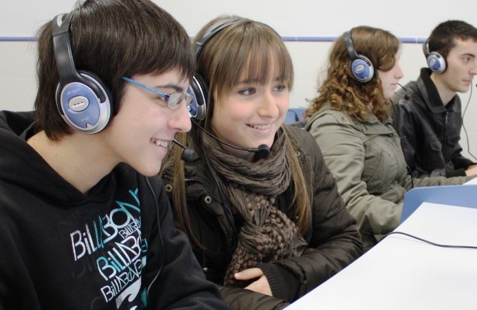 Jóvenes argentinos creen que la educación contribuye a unir a las personas | Actualidad