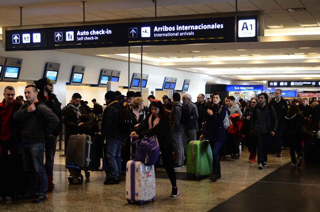 Flexibilizan el control aduanero a residentes provenientes del exterior | Actualidad