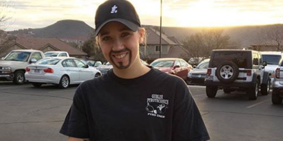 Es mamá soltera y se vistió de hombre para acompañar a su hijo al "Día del Padre" | Redes