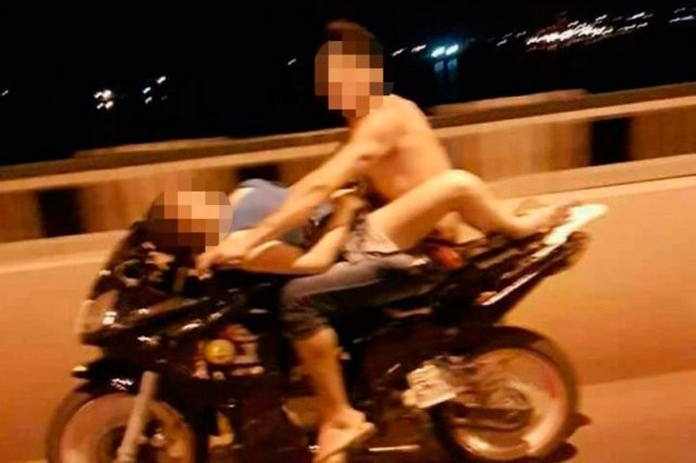 Video Viral: Graban a una pareja teniendo sexo a bordo de una moto en movimiento | Curiosidades