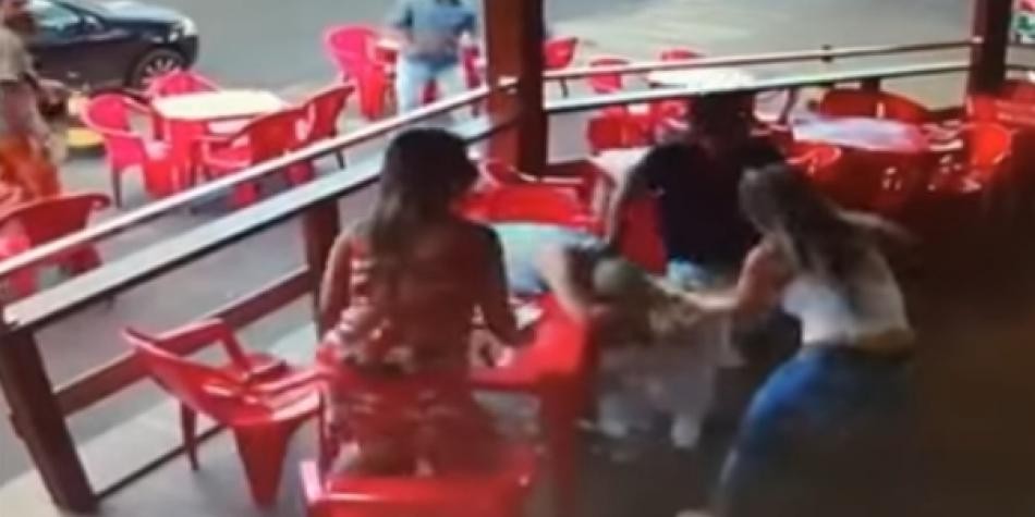 VIdeo: encontró a su novio con otra y le dio una feroz paliza a los dos | Curiosidades