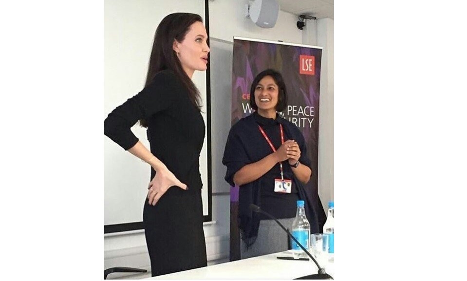 Primera clase de Angelina Jolie como profesora universitaria | Espectáculos