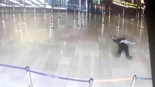 Mataron a un hombre que intentó sacarle el arma a un militar en el aeropuerto de Orly en Francia | Internacionales