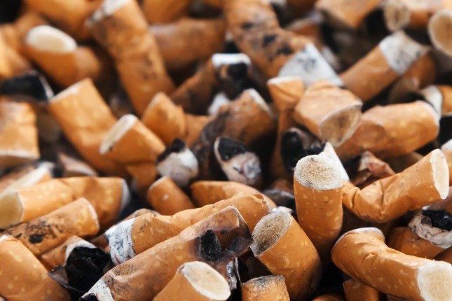 Campaña de concientización sobre las colillas de cigarrillo: riesgo ambiental y "falta de buenos modales" | Actualidad
