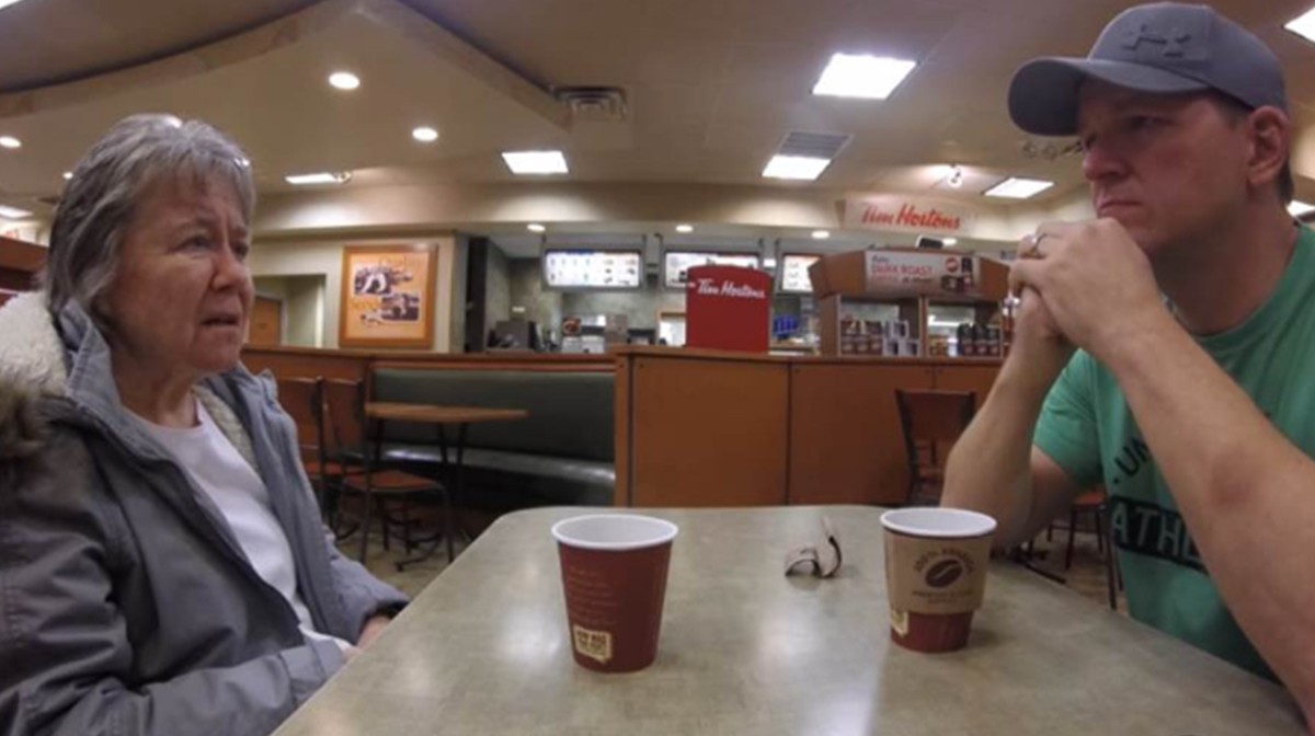 Grabó el momento en que su madre con demencia no lo reconoce por primera vez | Redes