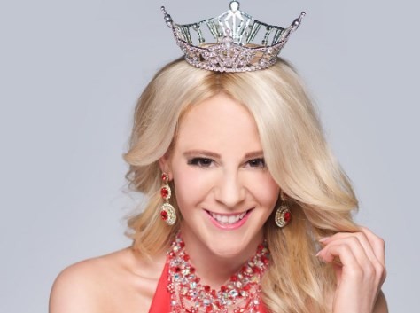 La reina de belleza que muestra su cicatriz por una buena causa | Curiosidades