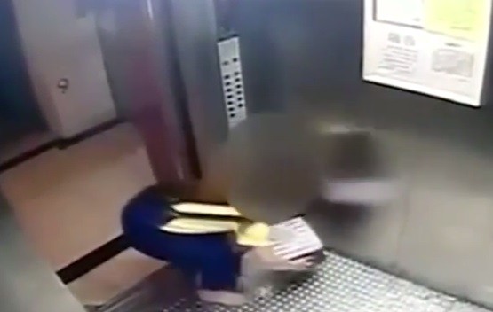 Video: el momento en el que una chica de 15 años abandona a su bebé recién nacido | Internacionales