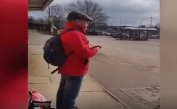 Video: atraparon a un pedófilo mientras esperaba en la calle a una nena de 14 años | Curiosidades