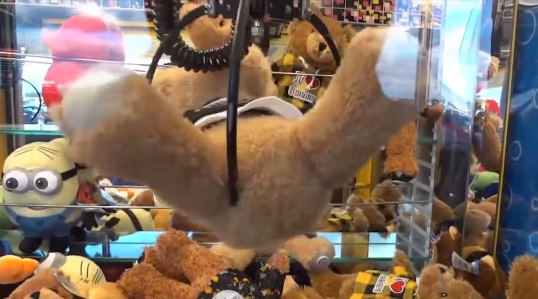 El secreto mejor guardado del mundo: así se hackea una máquina atrapa-muñecos | Curiosidades