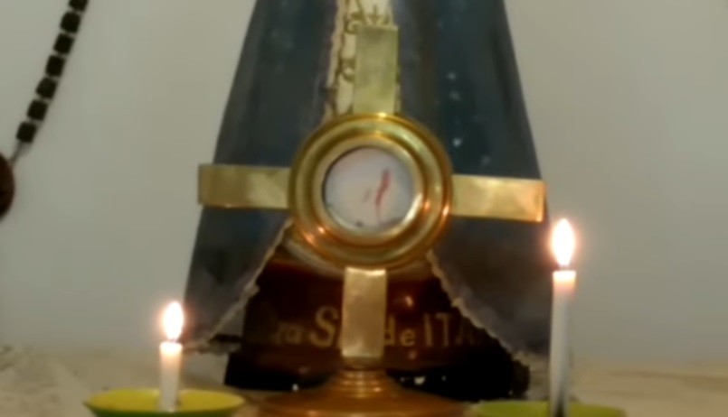 Grupo de jóvenes de Rafaela asegura haber visto sangrar a una hostia | Curiosidades