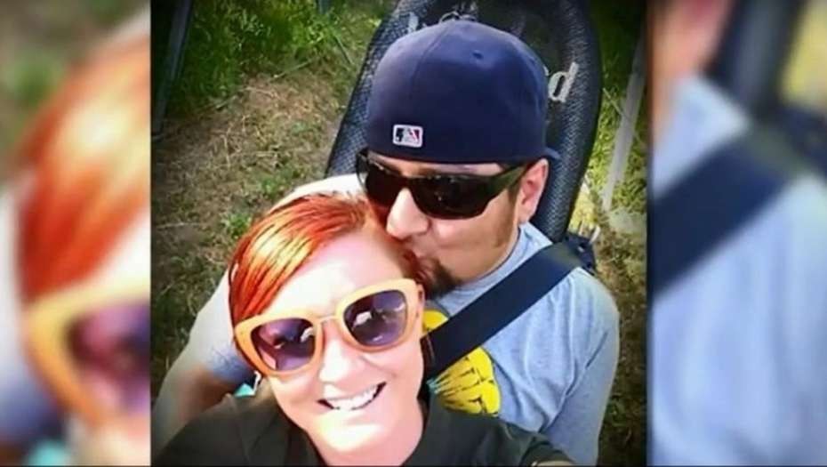 Bajan del avión a una pareja que viajaba para casarse | Internacionales