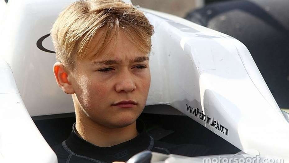 Video escalofriante de un choque en una carrera en Inglaterra: un piloto perdió las piernas | Deportes