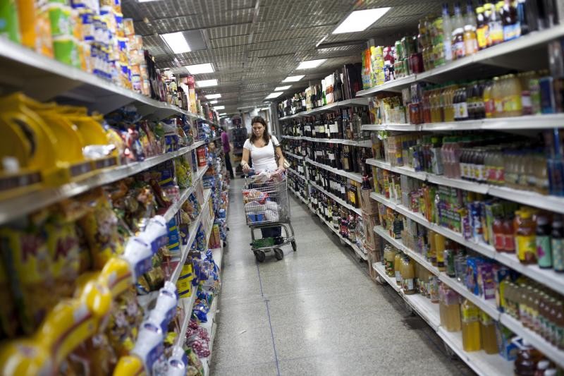 Una familia necesitó ingresos en marzo por 14090 pesos para no caer por debajo de la línea de pobreza | Actualidad