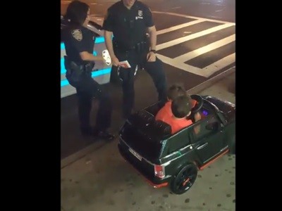 #EsViral Mellizos de 2 años multados por la policía de Nueva York | Redes