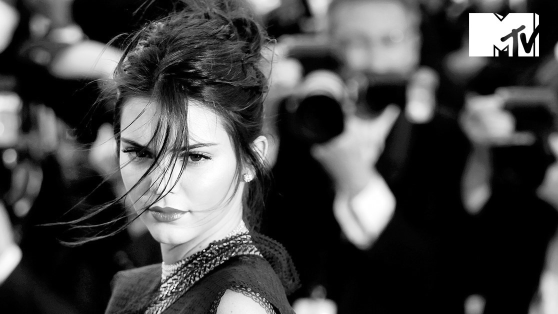 Kendall Jenner se cae de la bicicleta y aterriza con la cara ¡Mirá el video! | MTV News