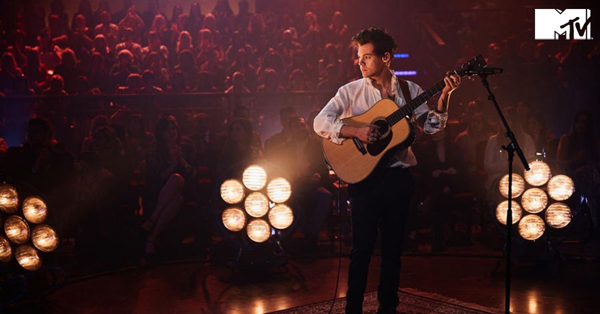 Harry Styles y Miley Cyrus homenajearon a las víctimas de Manchester en el escenario | MTV News