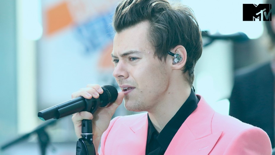 Harry Styles habló con una de las víctimas de Manchester y nos robó el corazón | MTV News