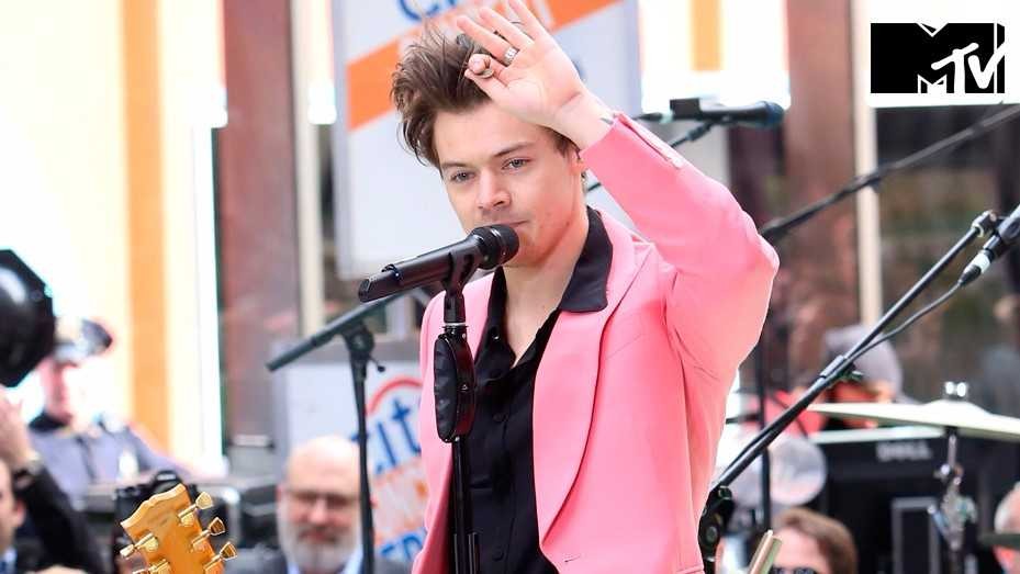 Harry Styles está destruyendo el patriarcado con su ropa | MTV News
