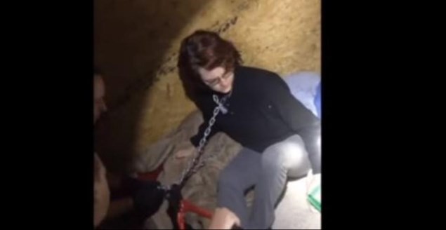 El impactante momento en el que rescatan a una esclava sexual atrapada en un contenedor | Internacionales