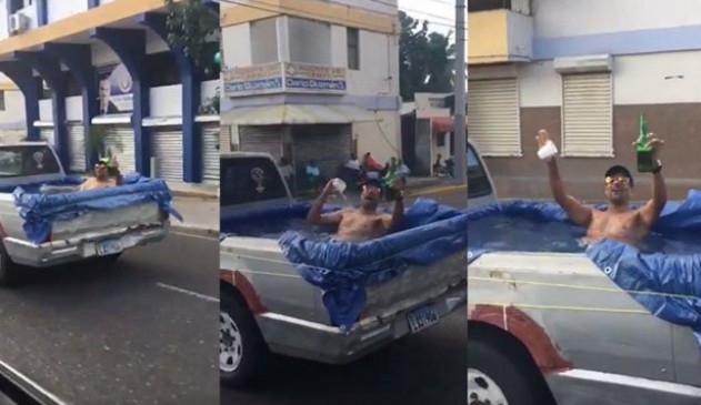 #VideoViral Para vencer al calor circuló por toda la ciudad en su camioneta convertida en piscina | Redes