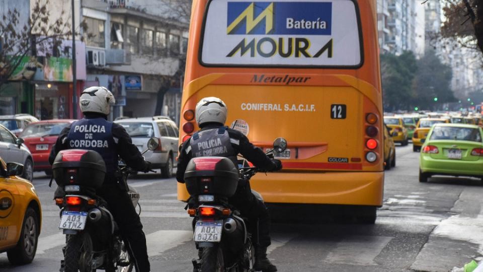 Córdoba: aprobaron la ley que prohíbe paralizar el transporte de pasajeros | Política