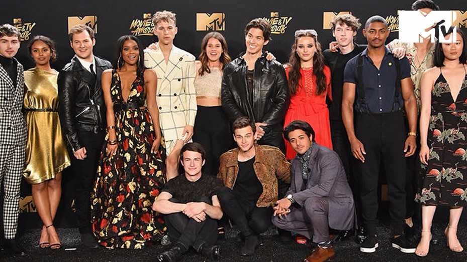 Comenzaron las grabaciones de la segunda temporada de 13 Reasons Why y ¡el elenco dio un adelanto! | MTV News