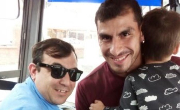 Foto viral: el arquero de la Selección que viaja en colectivo | Redes