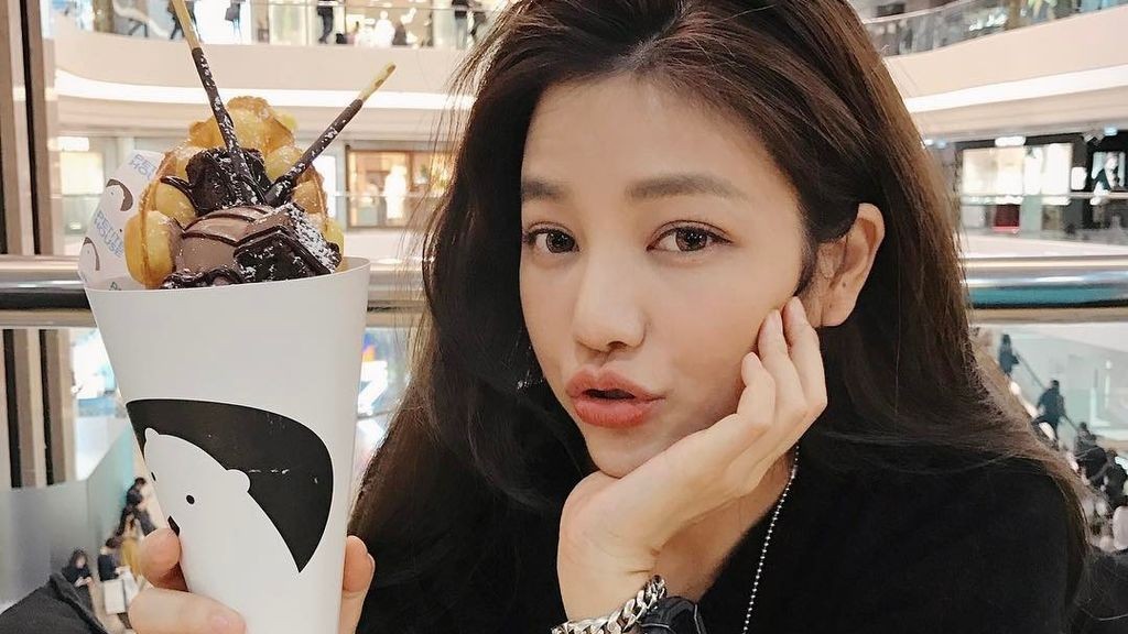 La increíble mujer que parece una adolescente | Redes