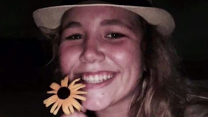 Un conductor es condenado a llevar la foto de la joven que murió en un accidente que él provocó | Internacionales