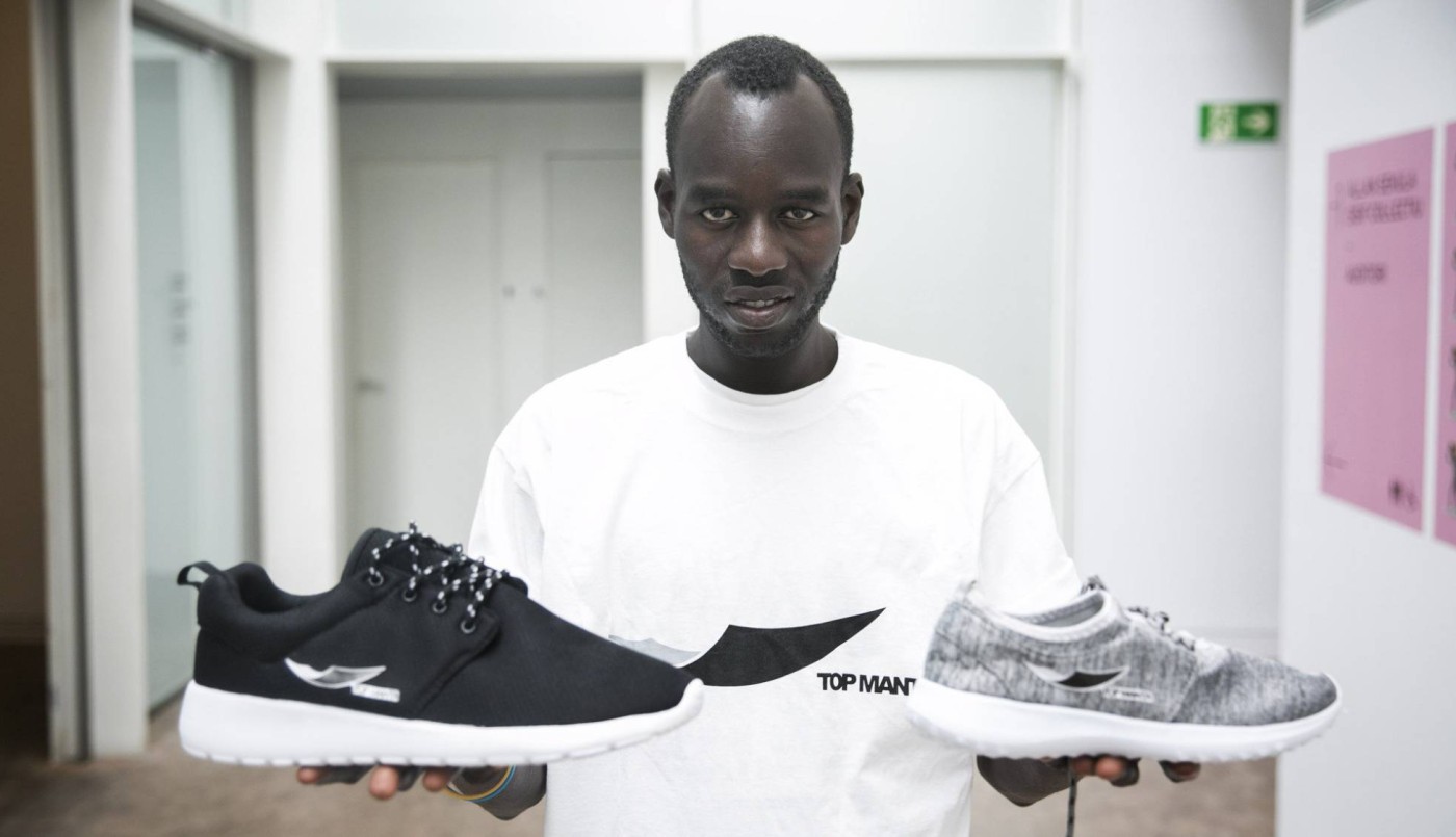 Top Manta: la marca que sacaron los manteros de Barcelona para dejar de vender ropa falsificada | Internacionales