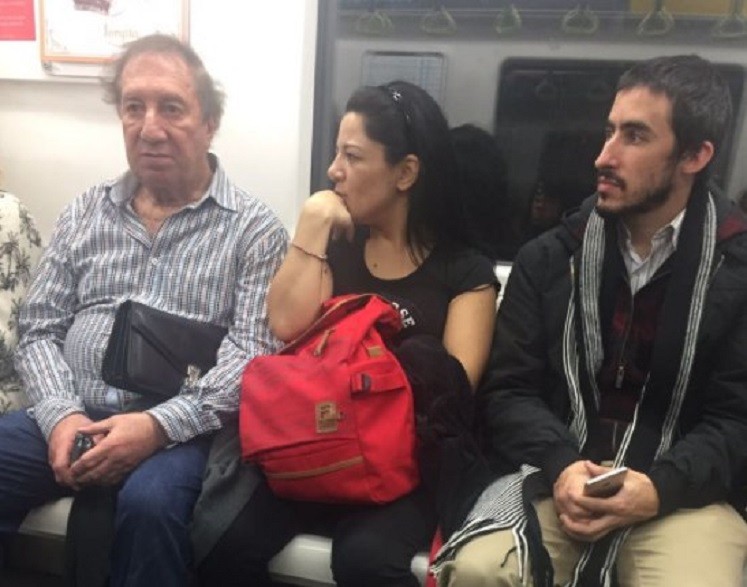 La foto del doctor Bilardo en el subte que se volvió viral | Redes