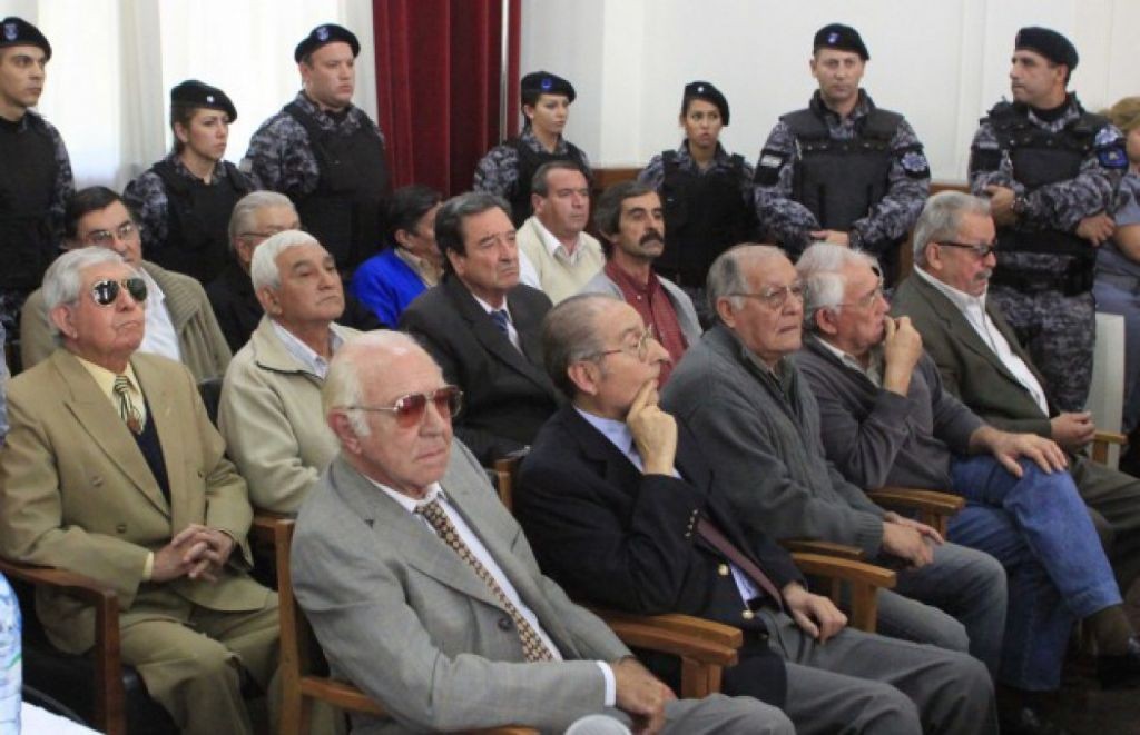 Condenan a cadena perpetua a cuatro ex jueces federales por crímenes de lesa humanidad | Política