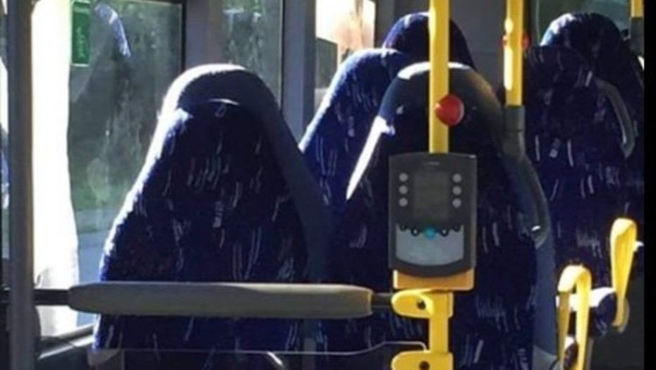 Grupo xenófobo confunde asientos de micro con mujeres con burka: "Podrían ser terroristas con armas" | Redes