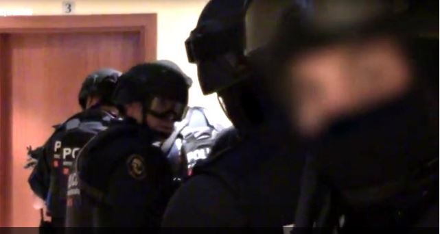 Así entró la Policía a las casas de los terroristas la noche de los atentados en Barcelona y Cambrils | Internacionales
