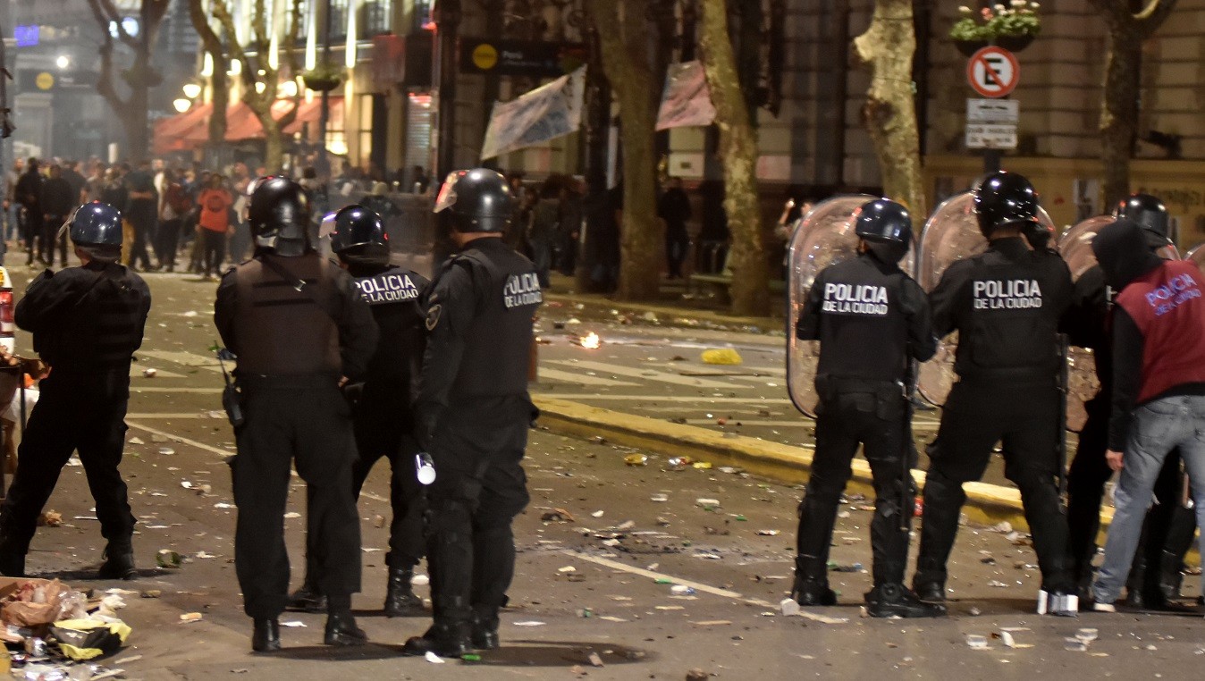 Detenidos en Plaza de Mayo: fiscal pidió que citen a declarar a los policías | Política