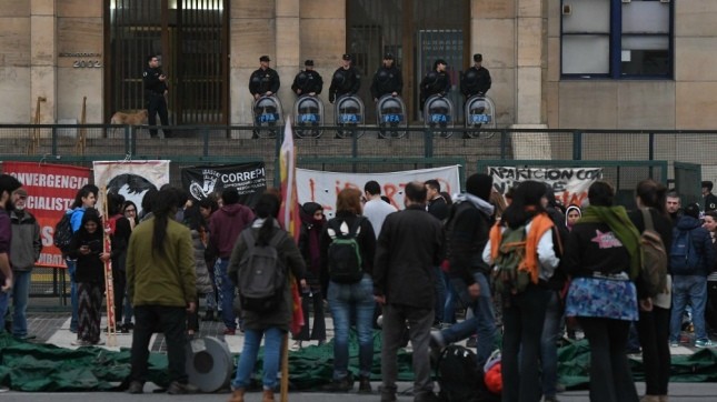 Imponen secreto de sumario en la causa por los incidentes del viernes y citan a declarar a los policías | Política