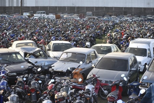 Una mujer fue a retirar su auto del corralón y lo habían compactado | Actualidad