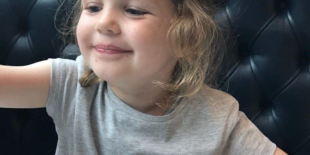 #EsViral La carta de una mamá al mozo que retó a su hija en un restaurante | Redes