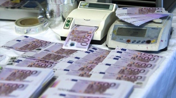 Misterio en Suiza: Taparon inodoros de un banco y un restaurante con billetes de 500 euros | Curiosidades