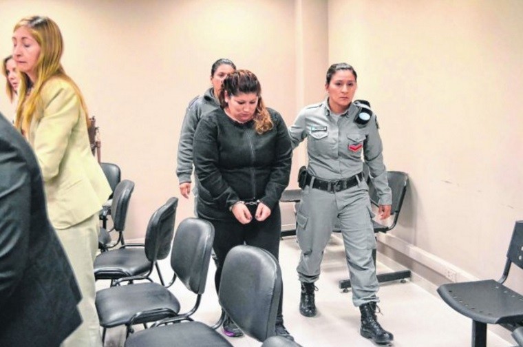 Cadena perpetua para una mujer que asesinó a golpes a sus dos hijas de 2 y 3 años | Actualidad