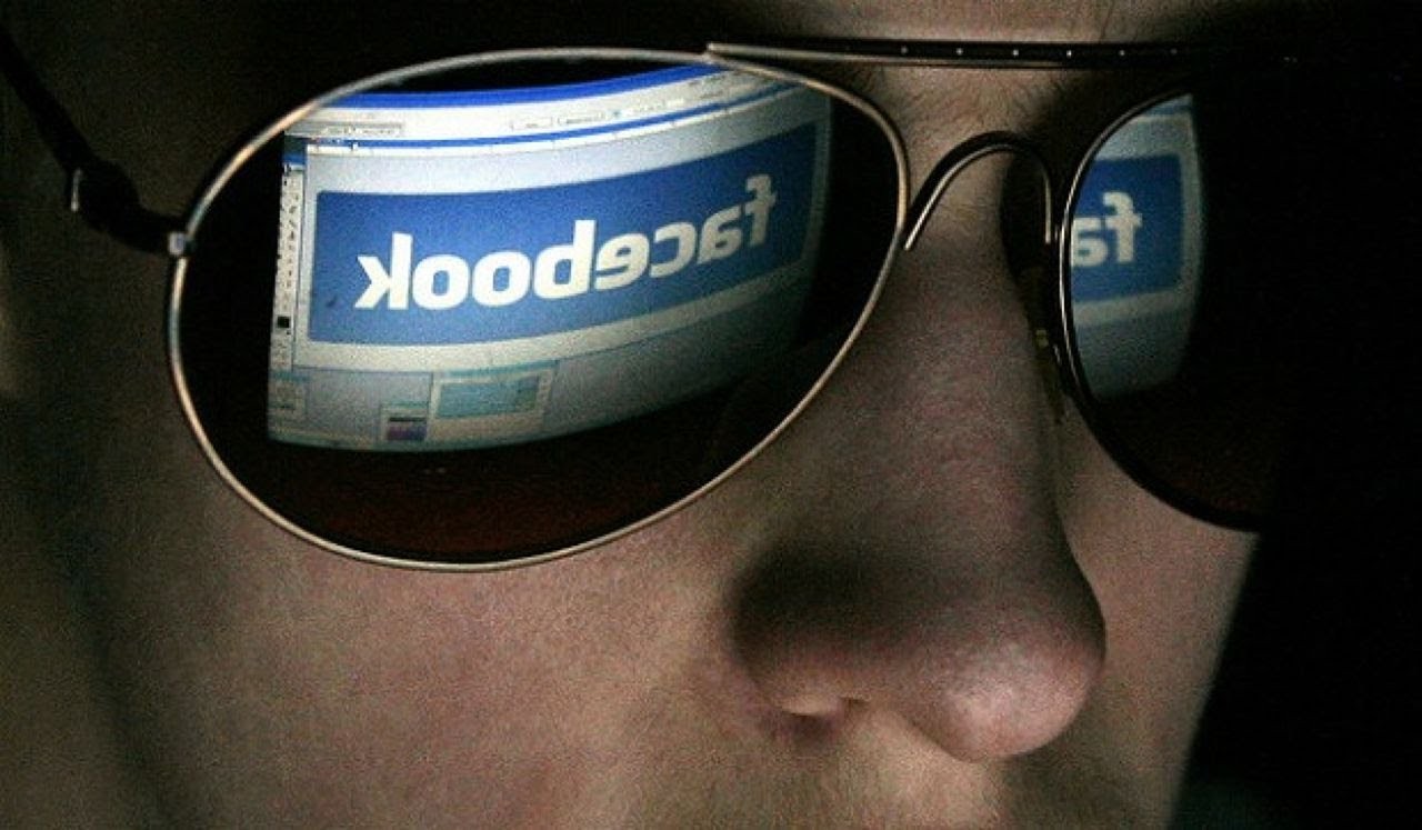 Meterse al Facebook y al correo electrónico de otra persona es un delito federal, según la Corte | Actualidad