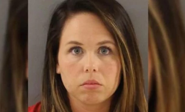 La esposa de un entrenador de fútbol americano violó a un chico de 16 años del equipo de su marido | Curiosidades