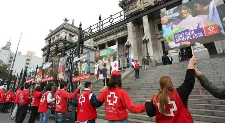 La Cruz Roja Argentina abrazó el Congreso para pedir por una ley | Actualidad