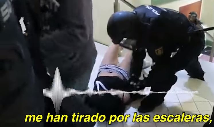 “Me rompieron los dedos mientras se reían”: el crudo relato de una chica agredida por la policía de España | Internacionales