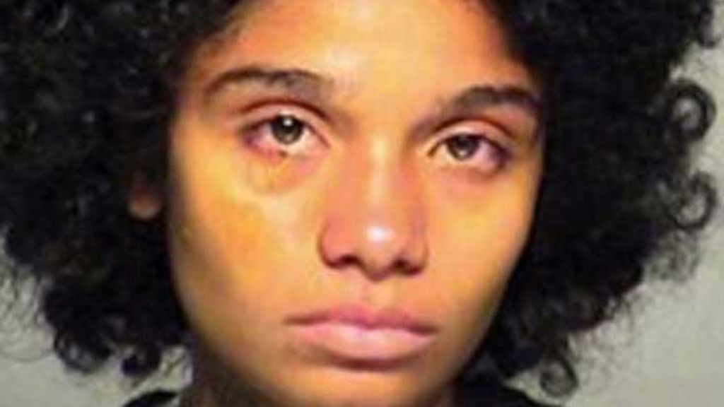 Quemó a su hijo con aceite porque lo acusaba de ser "un canibal" | Internacionales