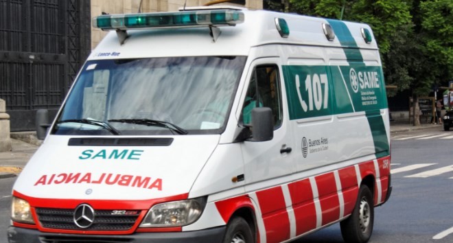 Un enfermero se volvió viral al explicar cómo actuar al ver una ambulancia detrás de tu auto | Redes