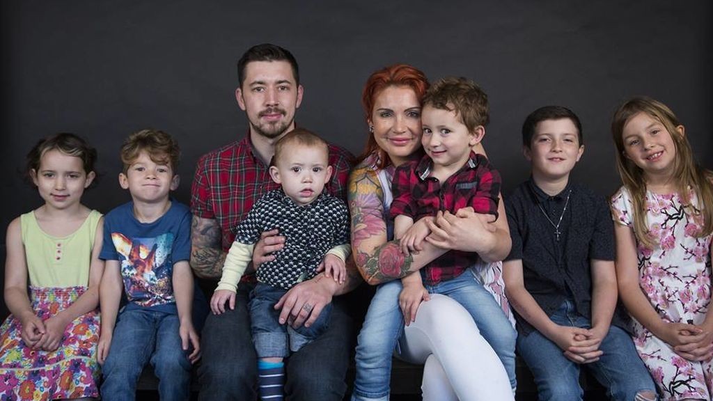 La historia de la familia inglesa que cría a sus 7 hijos sin reglas y sin que vayan a la escuela | Curiosidades