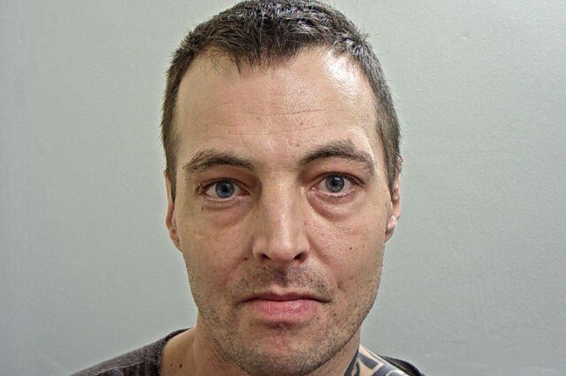 “No puedes tener mi cerebro”: el escalofriante mensaje que le escribió en el pecho a su novia tras matarla | Internacionales